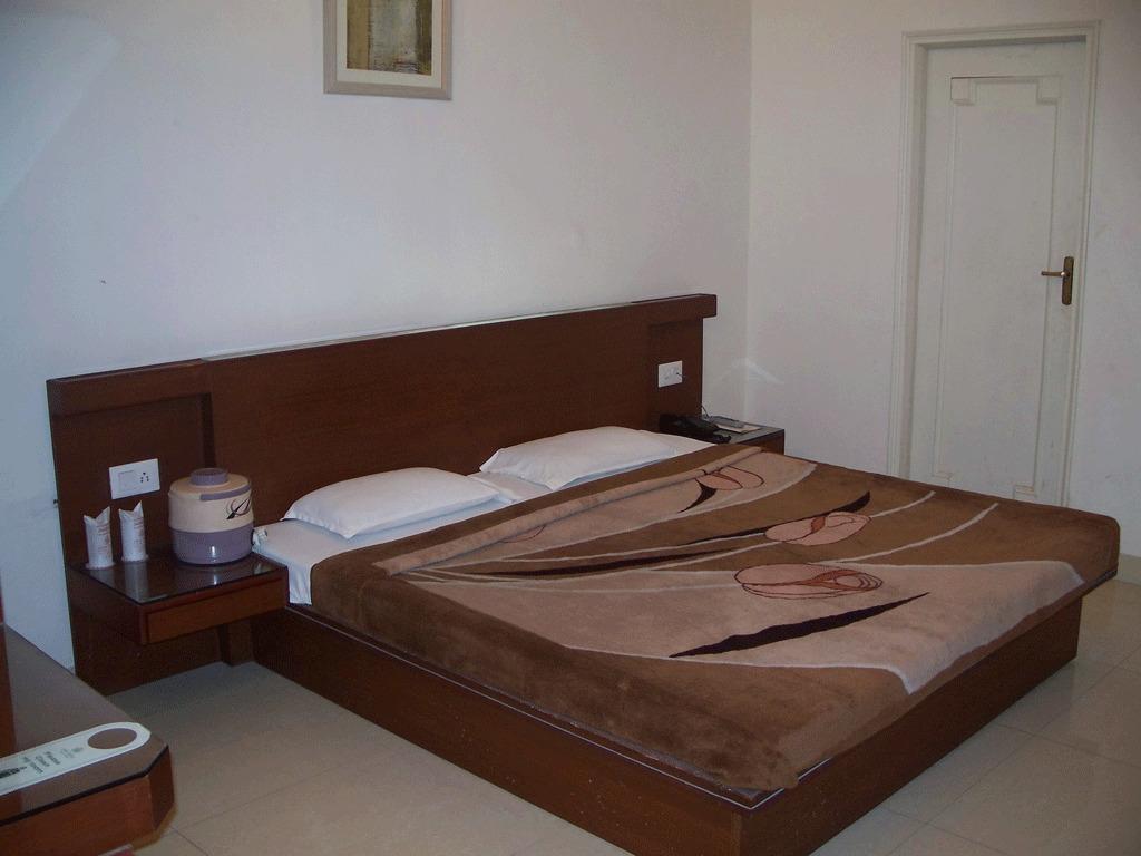 Hotel Sita Kiran Барели Экстерьер фото