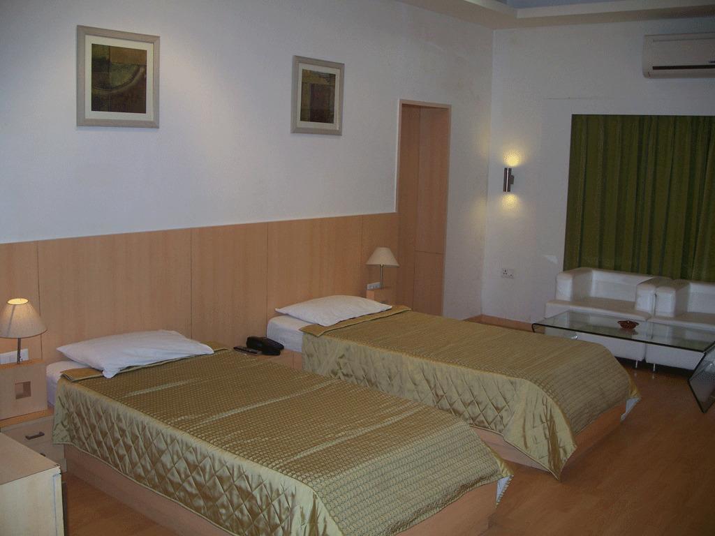 Hotel Sita Kiran Барели Экстерьер фото