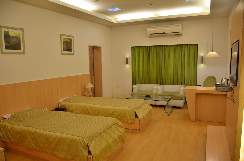 Hotel Sita Kiran Барели Экстерьер фото